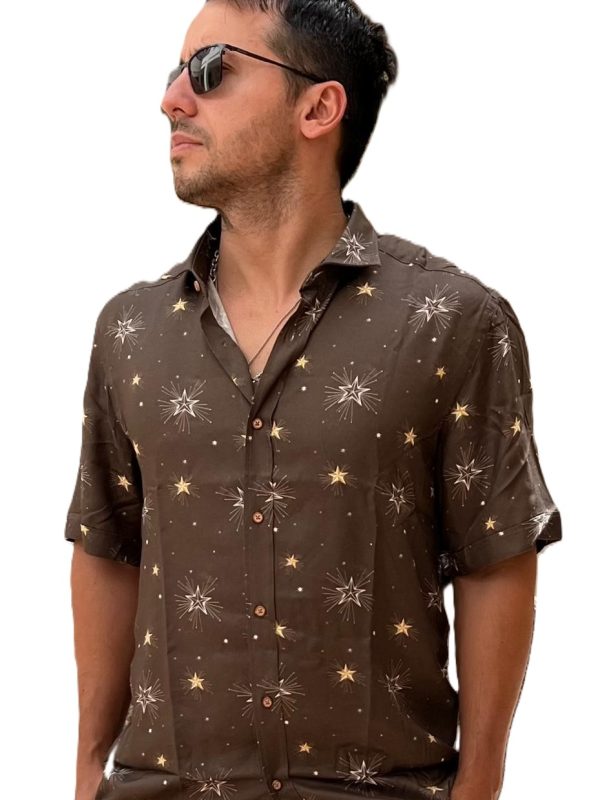 Camisa Monttesco Manga Corta Estampado Fantasía Estrellas Doradas